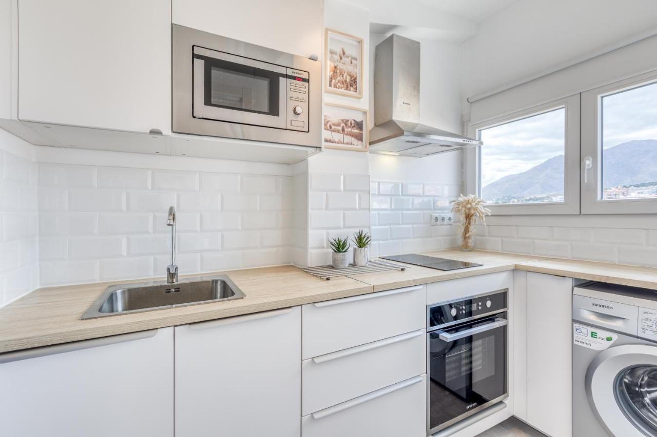 Hanami Avenida De Espana Beach Front - Mountain View Естепона Екстериор снимка